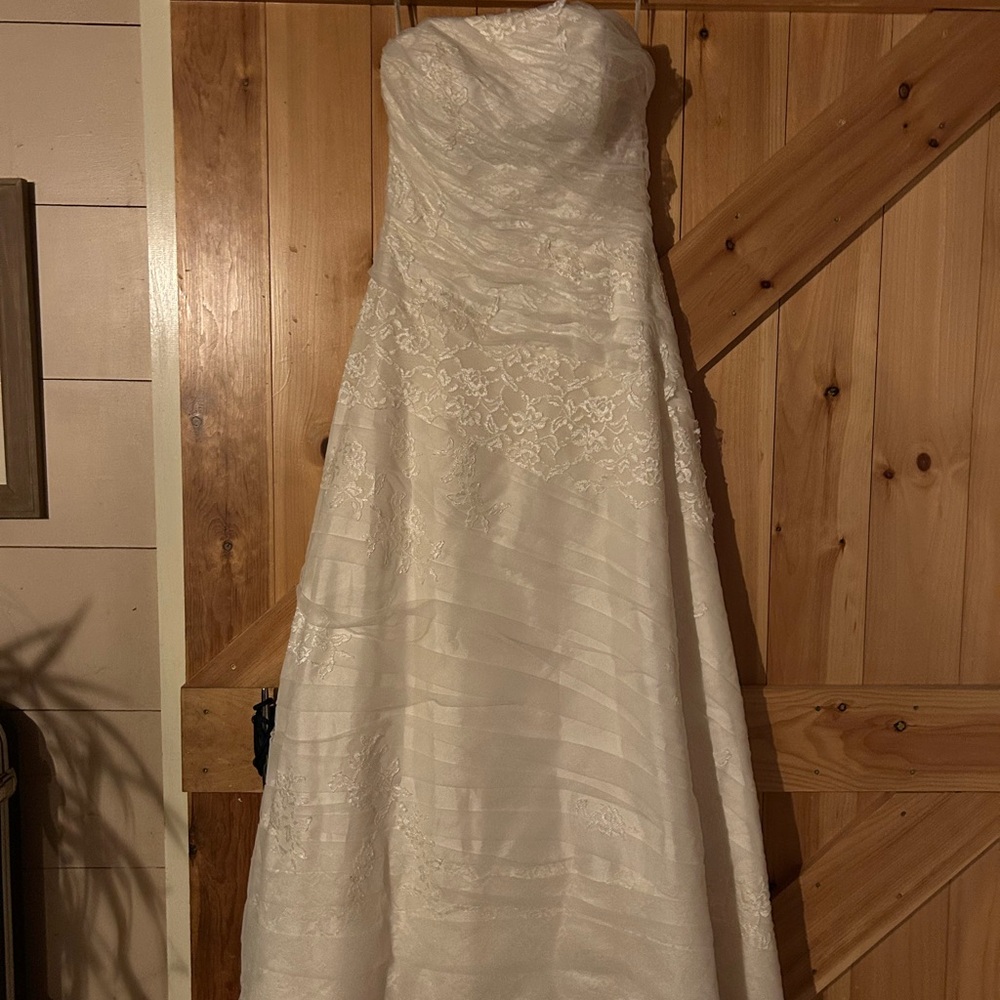 Elegant White Strapless Gown